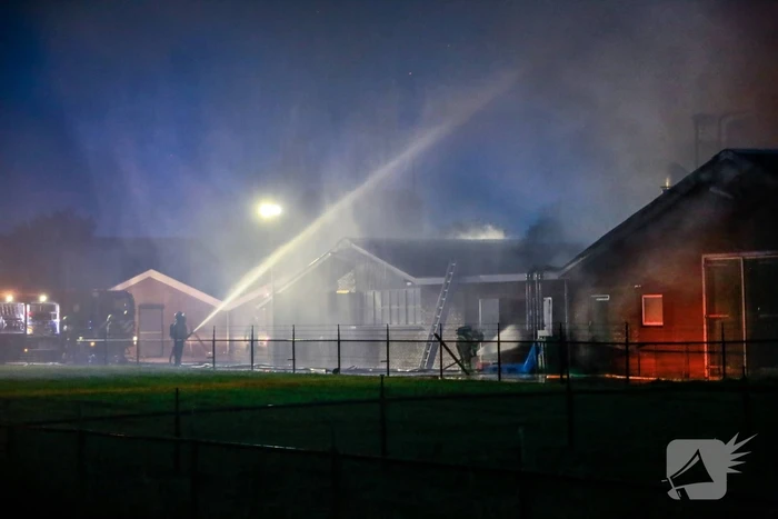 Kippenschuur verwoest door brand