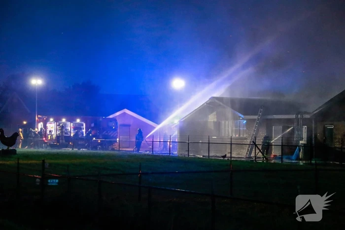 Kippenschuur verwoest door brand