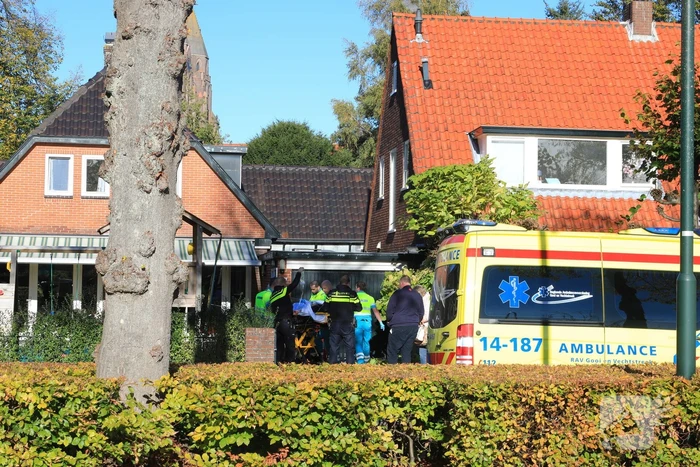 Persoon valt van ladder