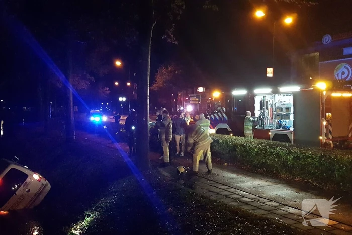 Automobilist raakt met voertuig te water, bestuurder onvindbaar