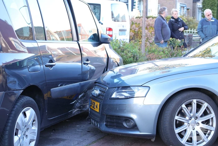Bestuurder gewond bij aanrijding