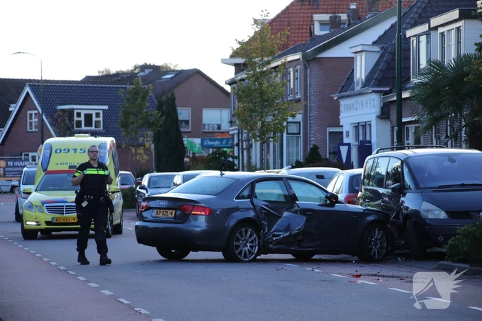 Bestuurder gewond bij aanrijding