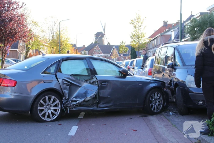 Bestuurder gewond bij aanrijding