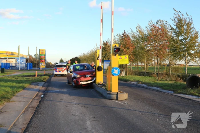Bestuurder ramt slagboom