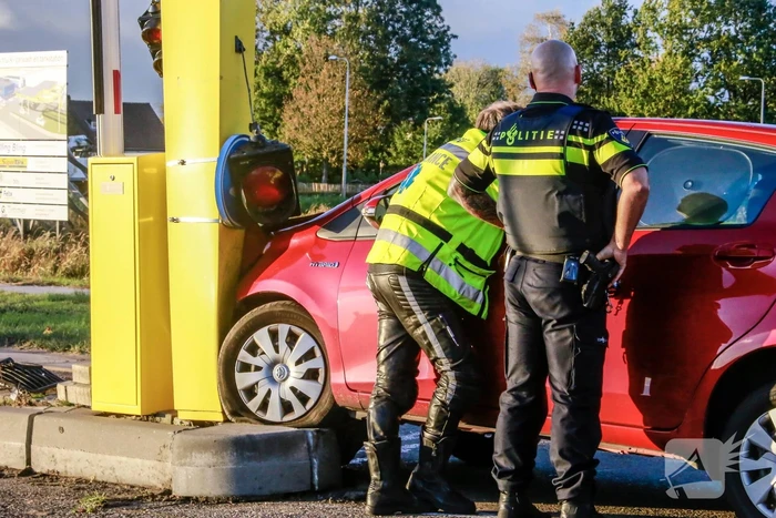 Bestuurder ramt slagboom
