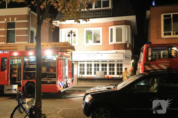 Frituurpan van restaurant vliegt in brand