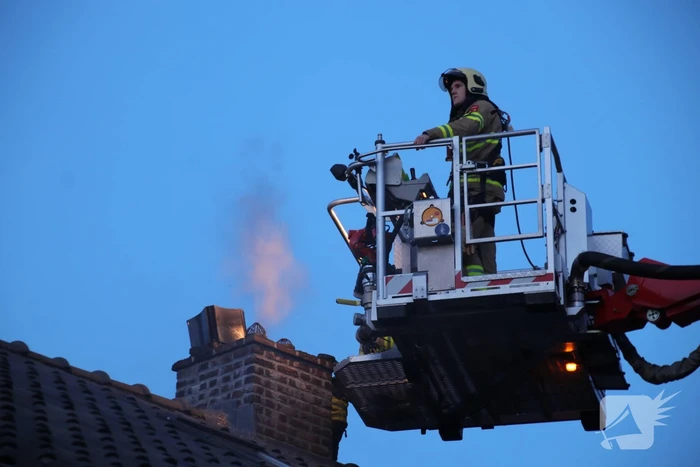 Schoorsteenbrand snel onder controle