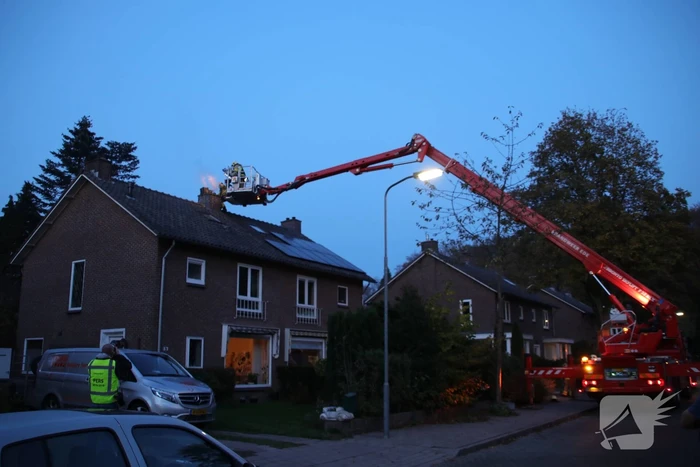 Schoorsteenbrand snel onder controle