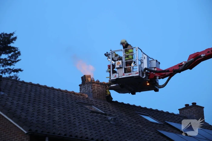 Schoorsteenbrand snel onder controle