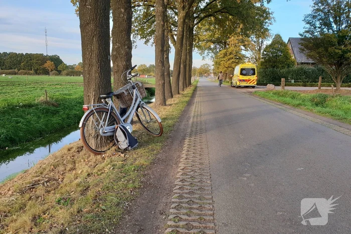 Scholier op fiets ten val