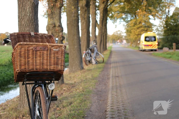 Scholier op fiets ten val