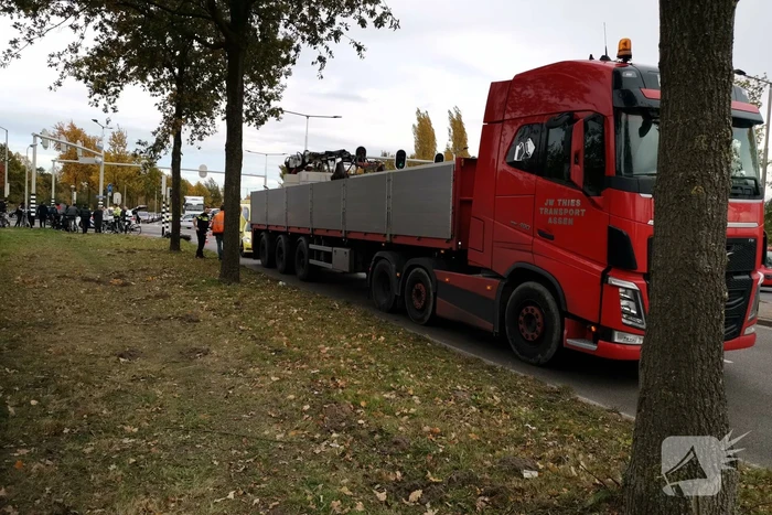 Scooterrijder gewond na aanrijding met vrachtwagen