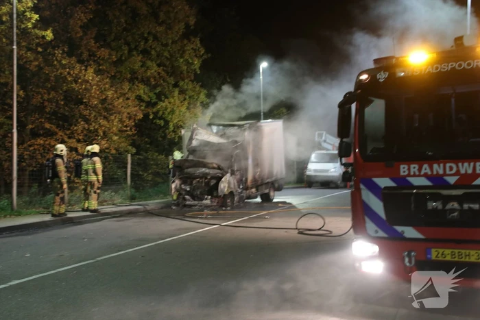 Bestelwagen verwoest na brand