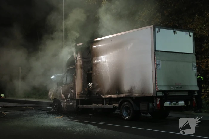 Bestelwagen verwoest na brand