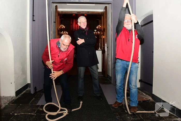 Wethouder luidt met klokkenluidersgilde ter nagedachtenis WO1