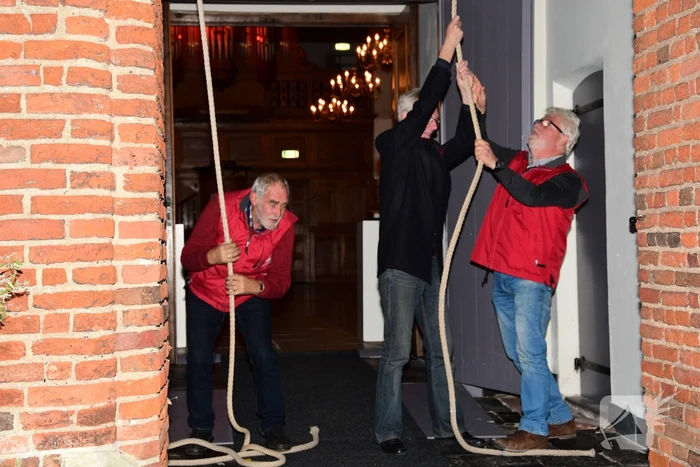 Wethouder luidt met klokkenluidersgilde ter nagedachtenis WO1