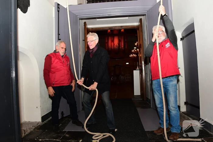 Wethouder luidt met klokkenluidersgilde ter nagedachtenis WO1