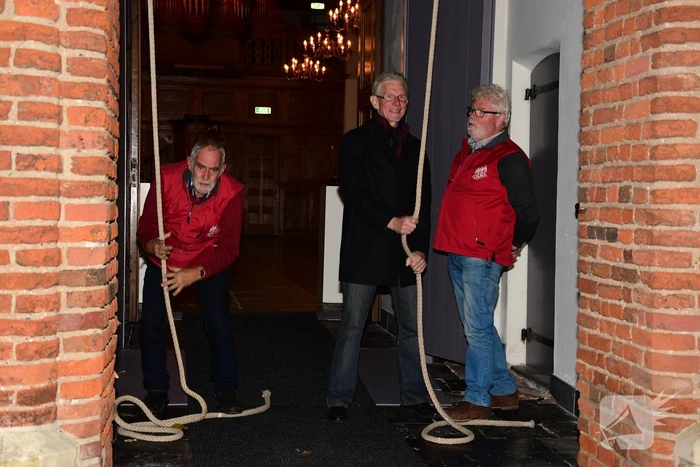 Wethouder luidt met klokkenluidersgilde ter nagedachtenis WO1