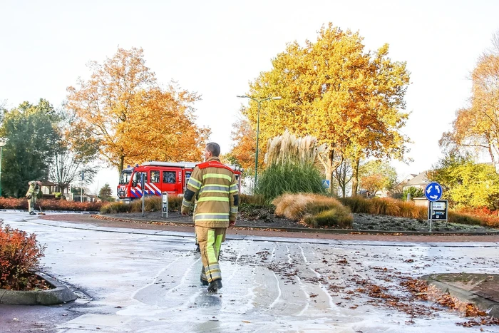 Rotonde afgesloten door kapotte veegwagen