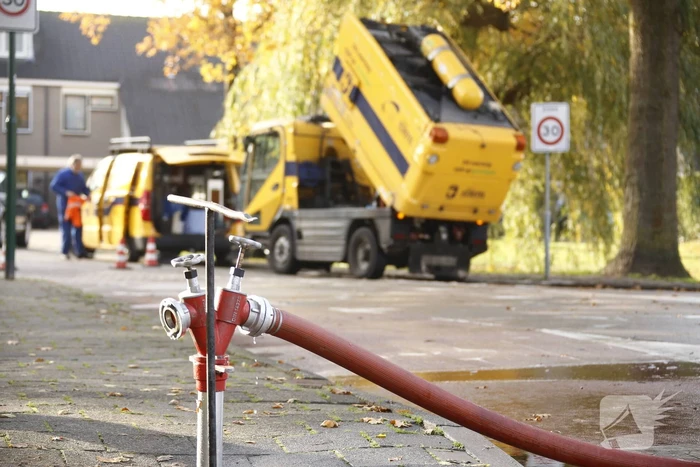 Rotonde afgesloten door kapotte veegwagen
