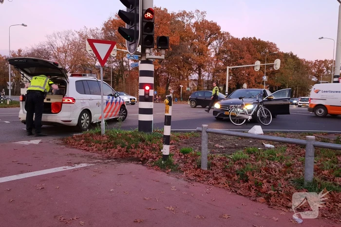 Motorrijder onderuit en raakt gewond