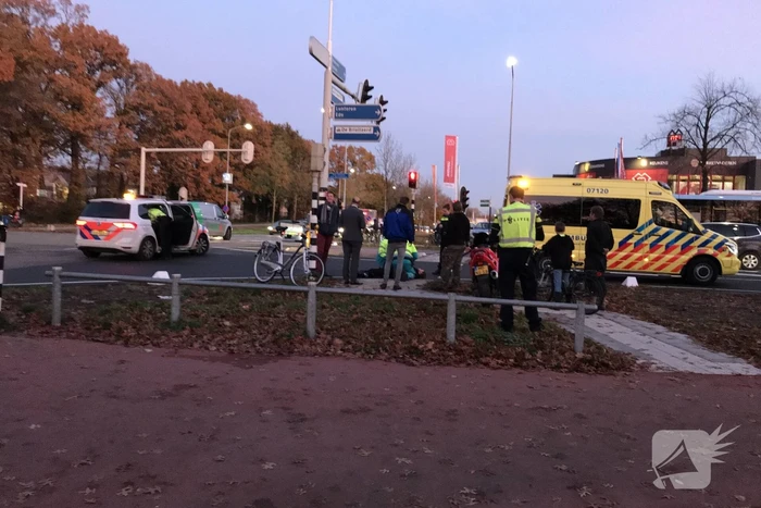Motorrijder onderuit en raakt gewond