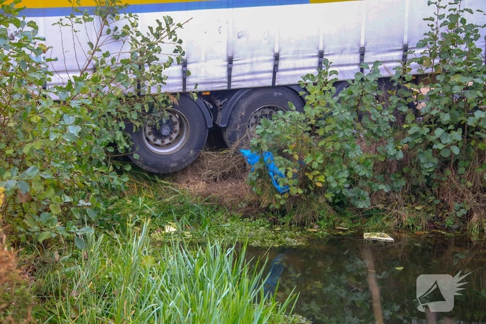 Groot materieel nodig om vrachtwagen op wielen te krijgen