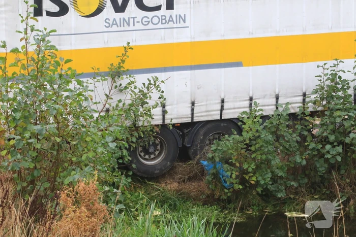 Groot materieel nodig om vrachtwagen op wielen te krijgen