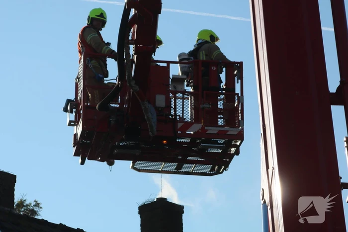 Hardnekkige schoorsteenbrand moeilijk te blussen
