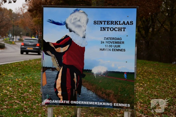 Sinterklaasintocht-bord beklad met anti Zwarte Piet verf