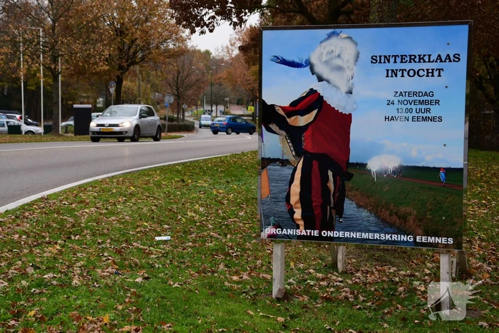 Sinterklaasintocht-bord beklad met anti Zwarte Piet verf
