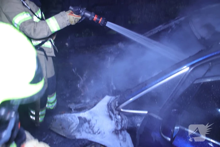 Geparkeerde auto brand uit