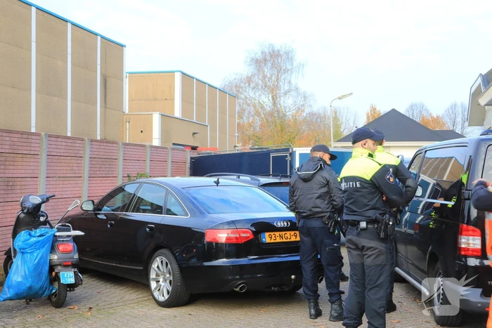 Inval woonwagenkamp tegen motorbende