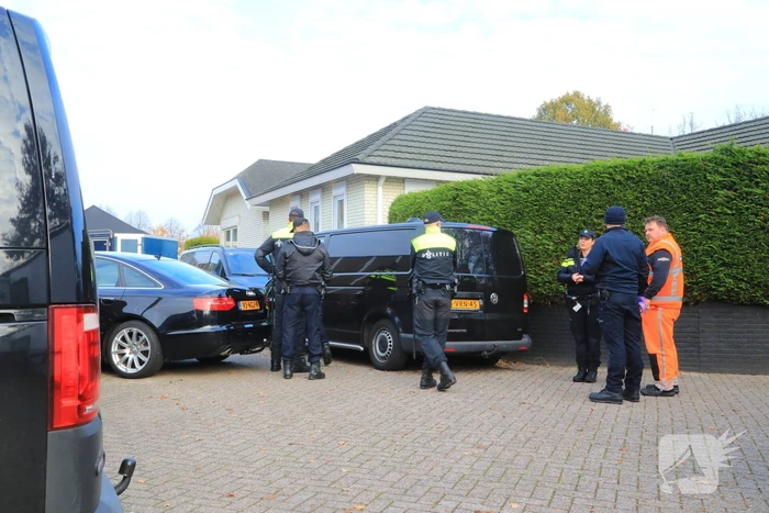 Inval woonwagenkamp tegen motorbende