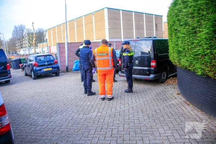 Inval woonwagenkamp tegen motorbende
