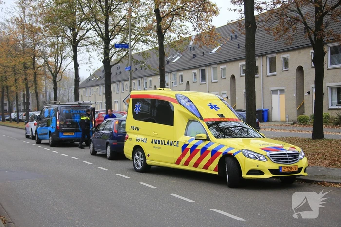 Schade aan auto na botsing met bestelbus