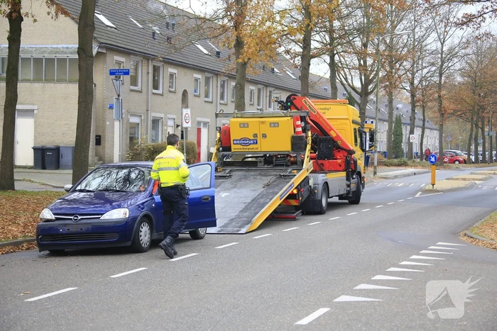 Schade aan auto na botsing met bestelbus
