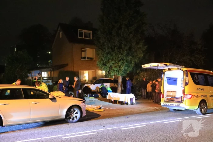 Twee scooterrijders gewond na aanrijding met auto