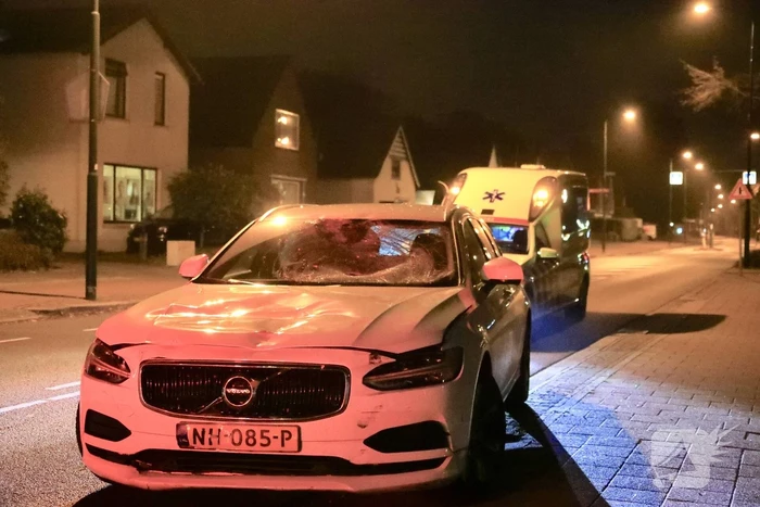 Twee scooterrijders gewond na aanrijding met auto