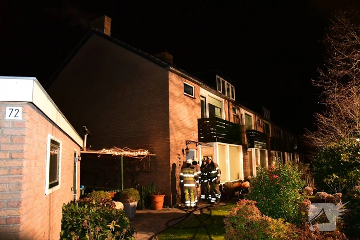 Woonkamer vol rook door schoorsteenbrand