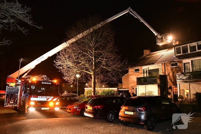 Woonkamer vol rook door schoorsteenbrand