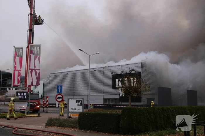 Felle brand verwoest bouwmarkt Karwei