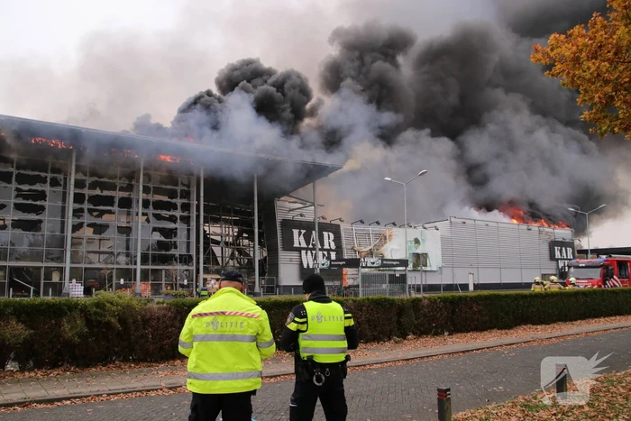 Felle brand verwoest bouwmarkt Karwei