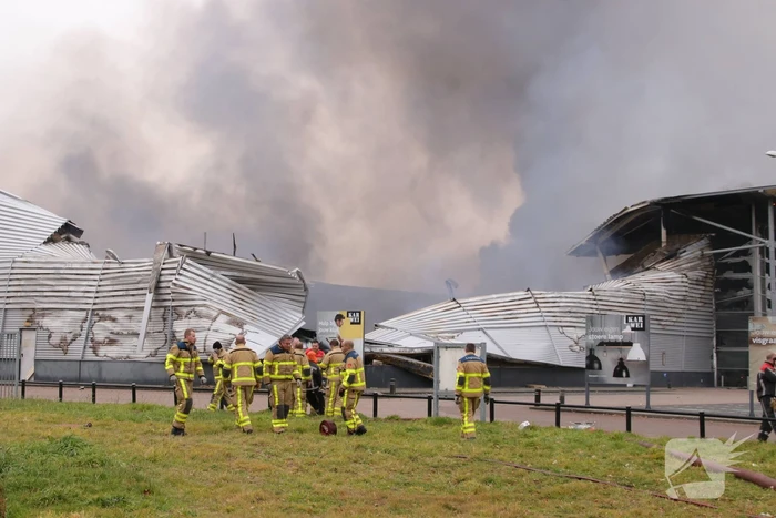 Felle brand verwoest bouwmarkt Karwei