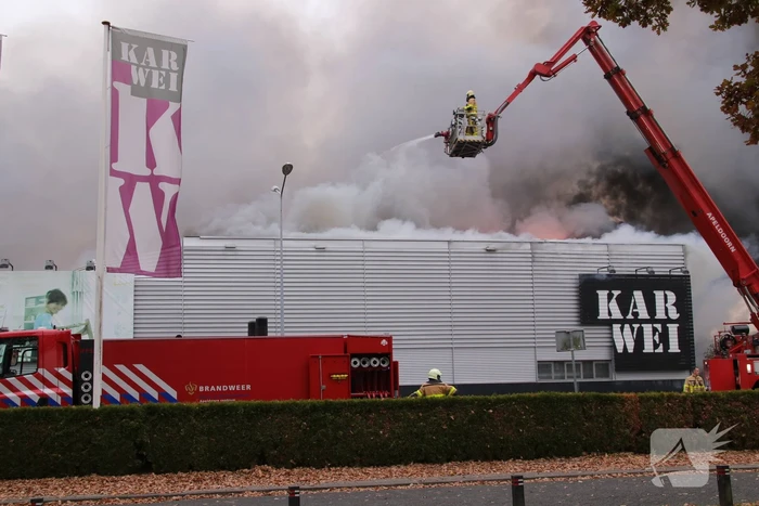 Felle brand verwoest bouwmarkt Karwei