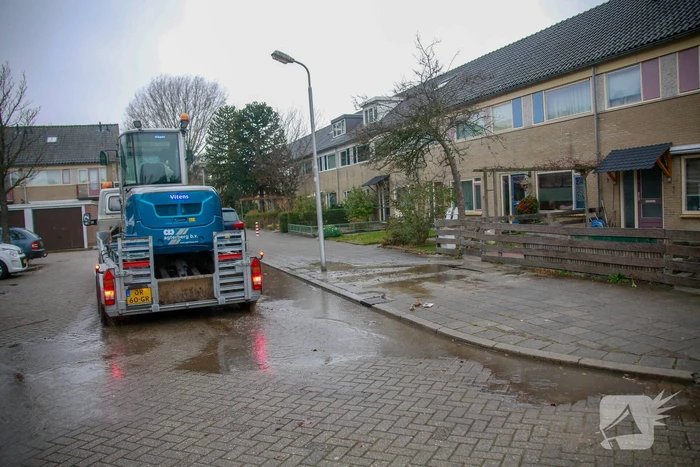 Straat blank na waterleidingbreuk