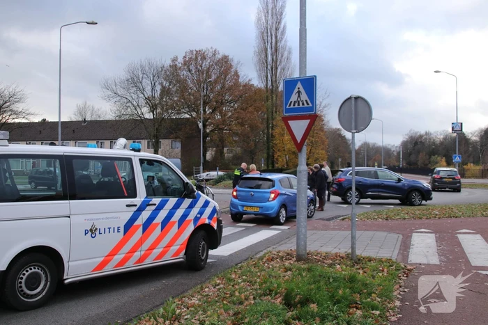 Fietser zwaargewond bij aanrijding op rotonde