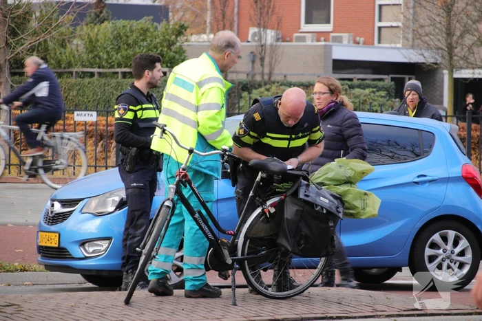Fietser zwaargewond bij aanrijding op rotonde