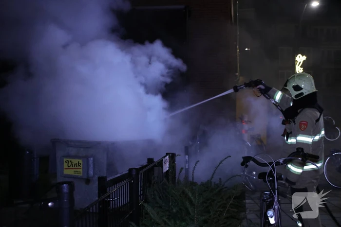 Containerbrand bij supermarkt