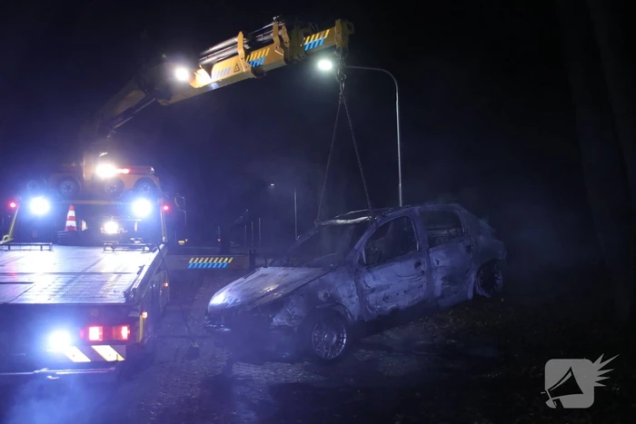Auto uitgebrand op parkeerplaats